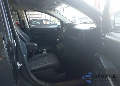 2010 Jeep Compass Sport из США, поврежденный, VIN 1J4NF1FB7AD646529